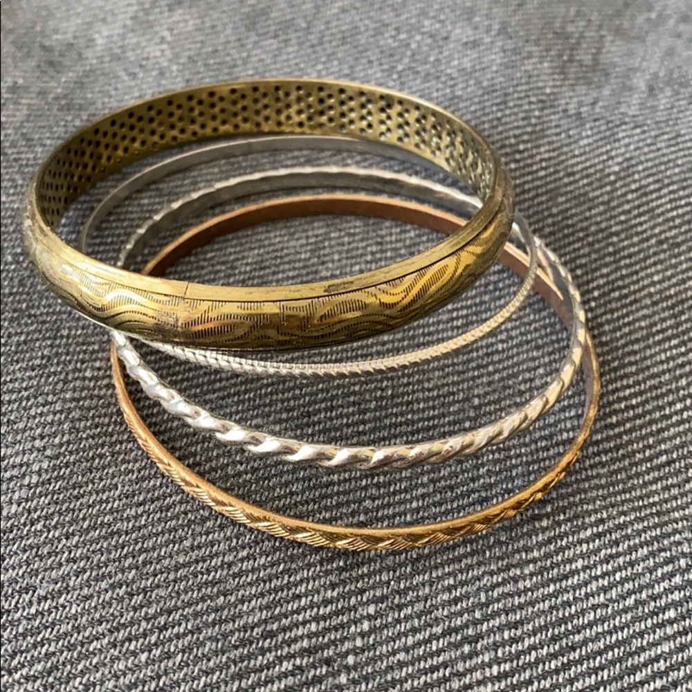Rigid metallic bracelets